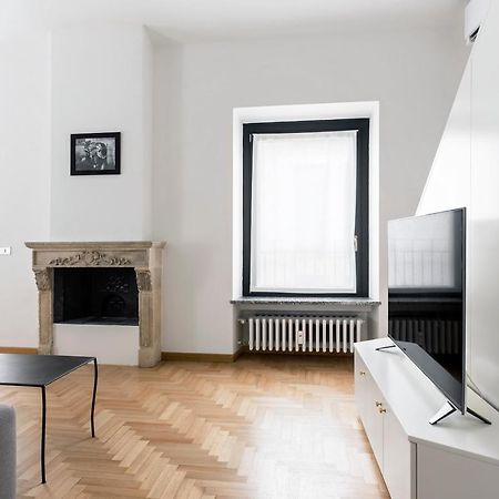 Apartamento Living Brera, a unique experience - Vicolo Fiori Milán Exterior foto