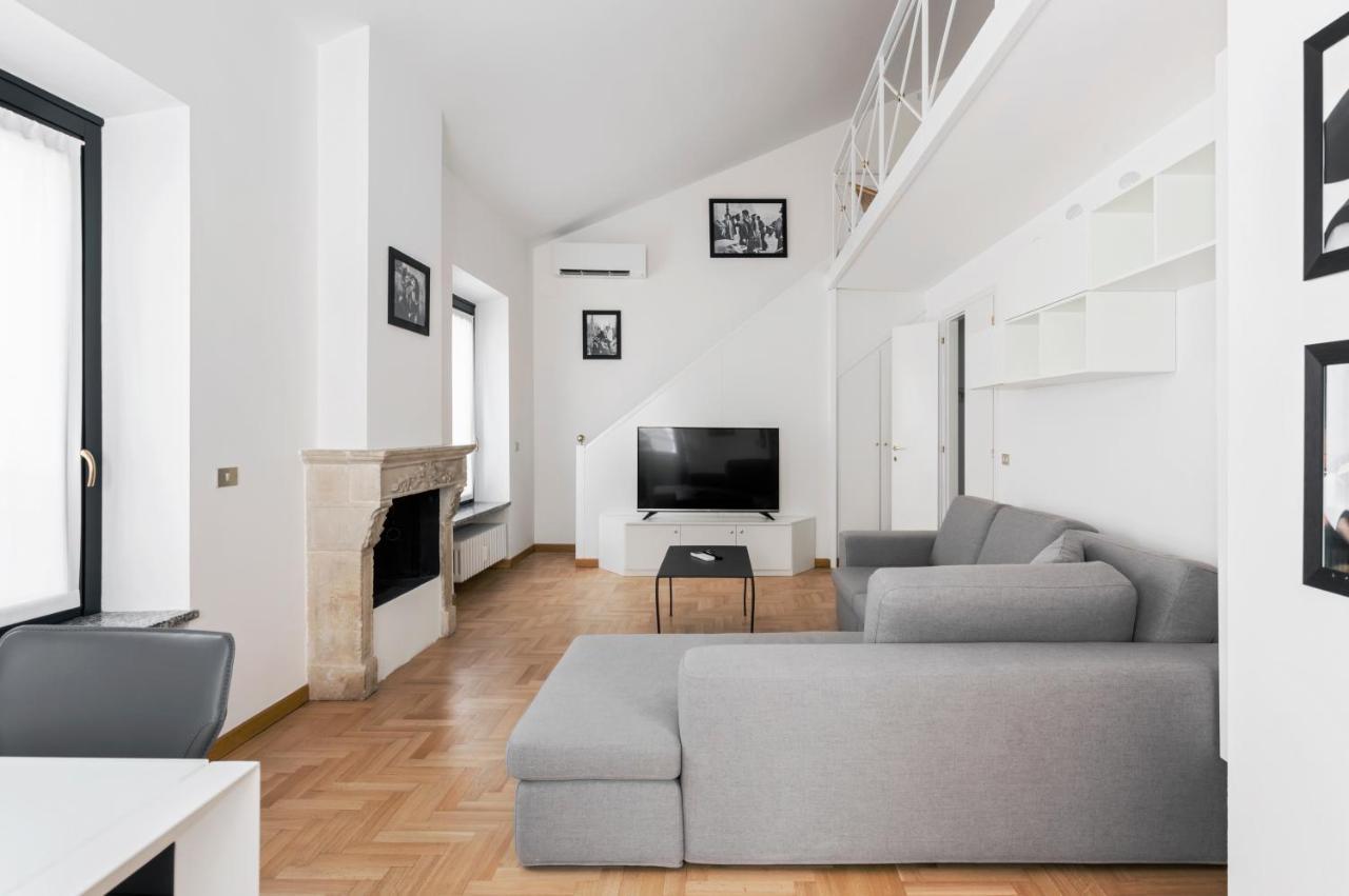 Apartamento Living Brera, a unique experience - Vicolo Fiori Milán Exterior foto